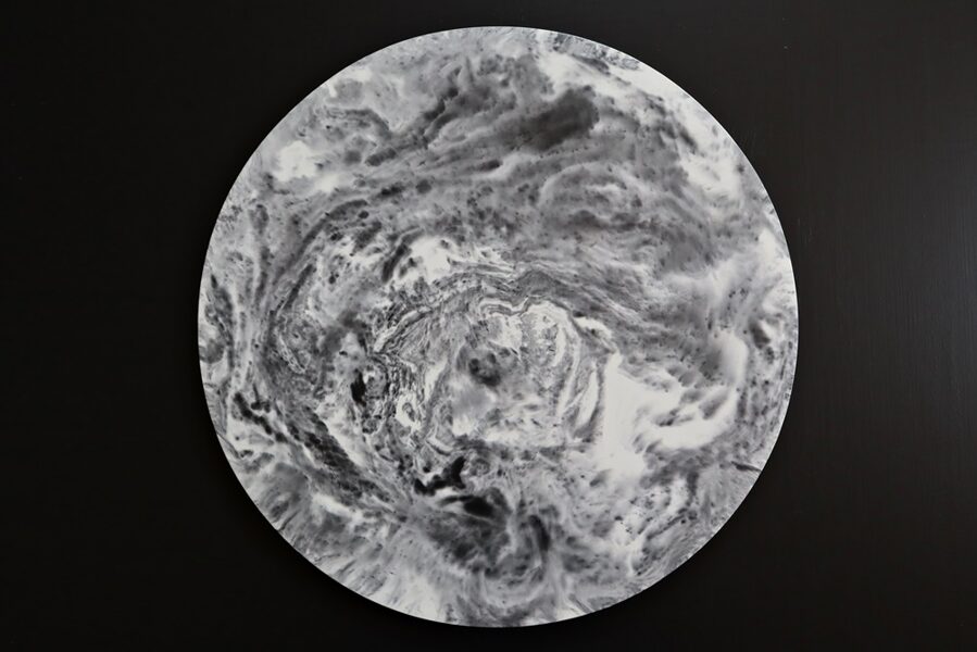 PAPLĀTE SERVĒŠANAI: MARMORA MĒNESS